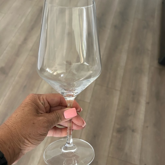 ⬇️ PRICE ⬇️‼️ HOTEL COLLECTION • 8 Large Wine Glasses • - Picture 7 of 15